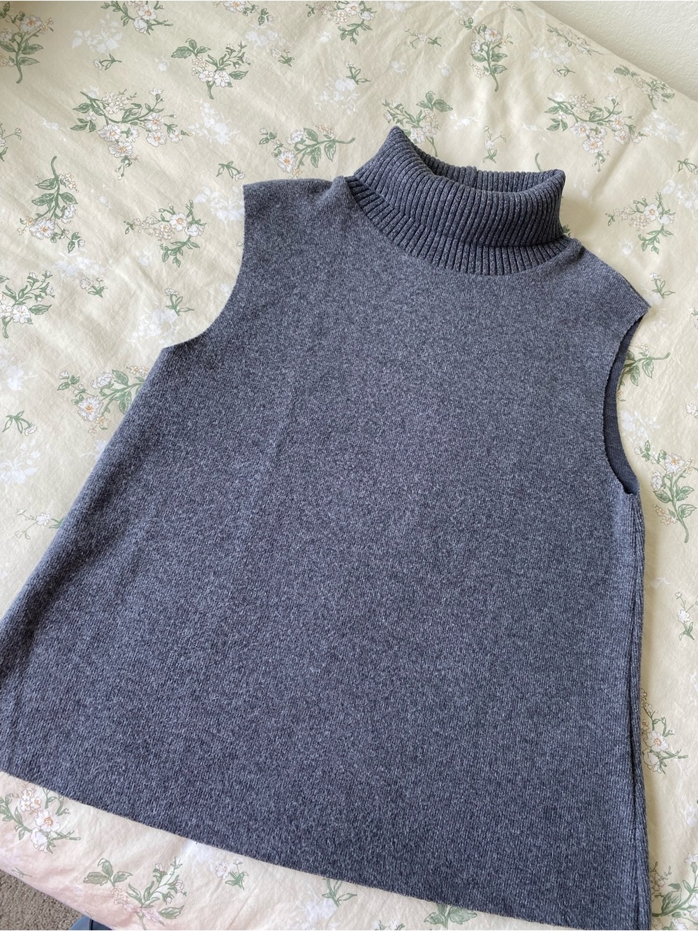 NWOT Zara Sleeveless Turtleneck Sweater Size S